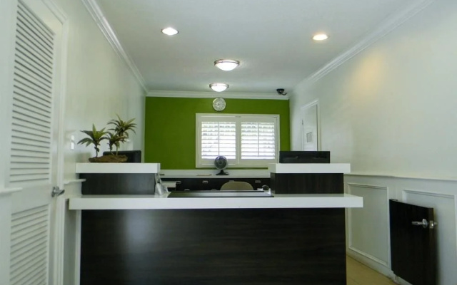 photo 5 of Studio 6 Van Nuys