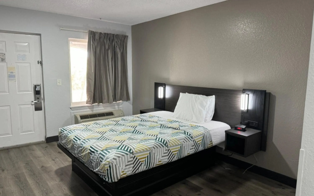 photo 3 of Studio 6 Extended Stay - West Palm Beach, FL