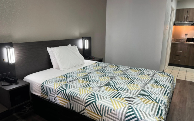 photo 4 of Studio 6 Extended Stay - West Palm Beach, FL
