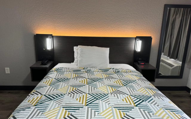 photo 5 of Studio 6 Extended Stay - West Palm Beach, FL