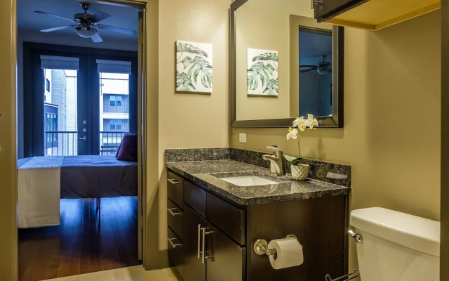 photo 2 of FRONTDESK 5755 Hermann Park Apts Downtown Houston