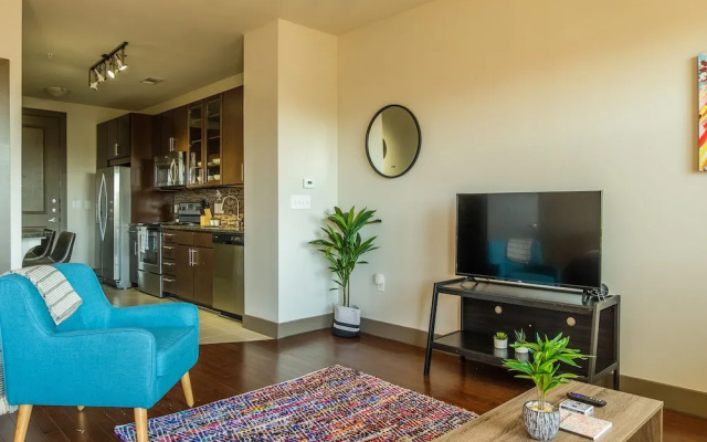 photo 3 of FRONTDESK 5755 Hermann Park Apts Downtown Houston