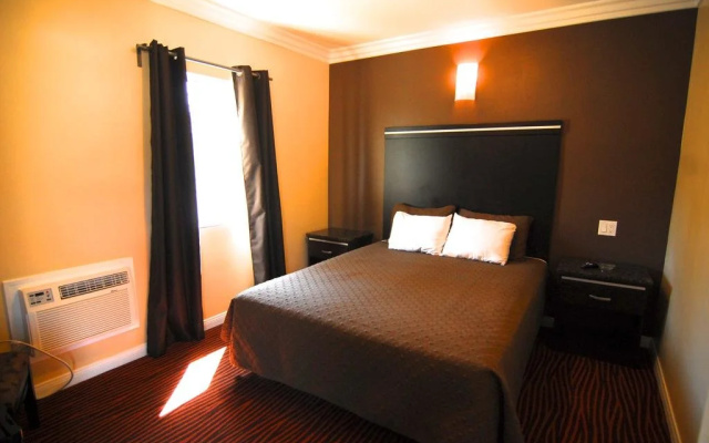 photo 2 of Studio City Inn