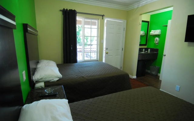 photo 3 of Studio City Inn