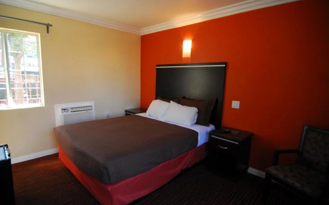 photo 4 of Studio City Inn