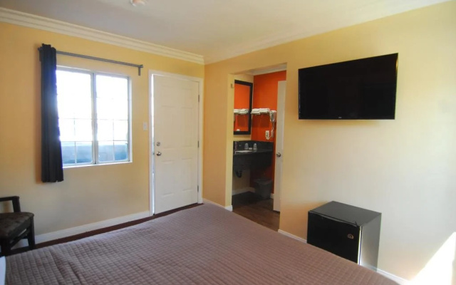 photo 5 of Studio City Inn