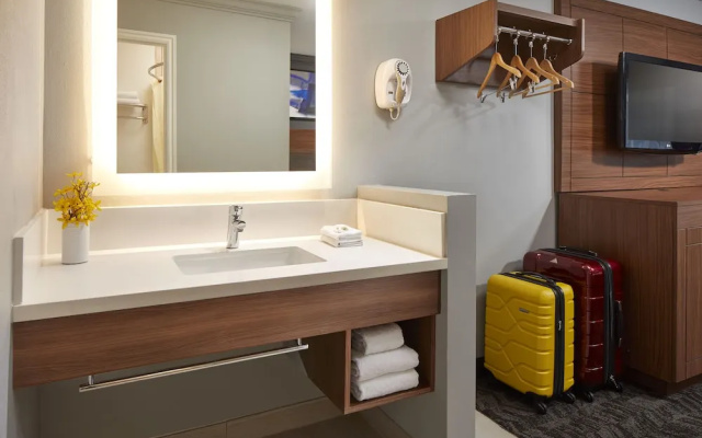 photo 4 of Studio Inn & Suites Downey