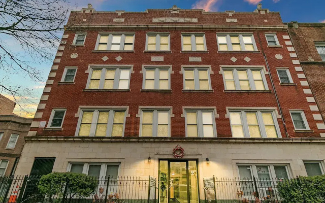 photo 2 of Studio Superb Apt Near Loyola University