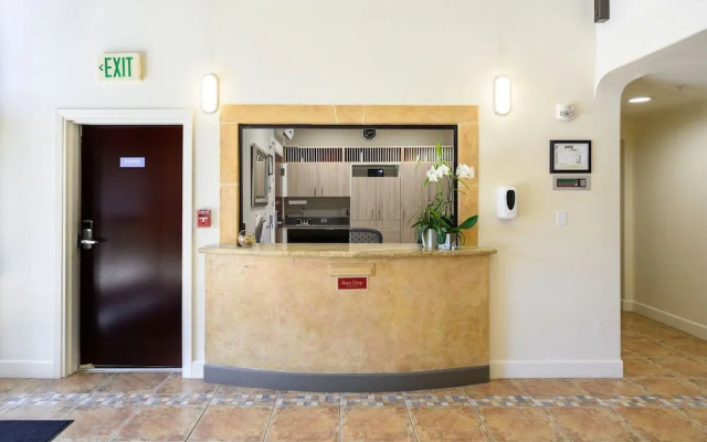 photo 2 of Studios Inn