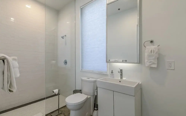 photo 5 of Stunning 1BR in Garden District by Hosteeva