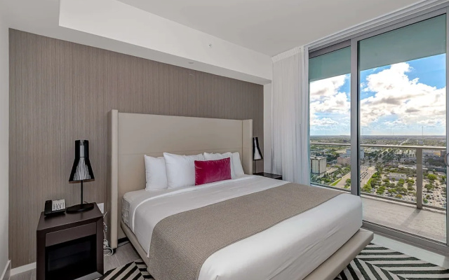 photo 5 of Stunning 25th-Floor Views in Hollywood