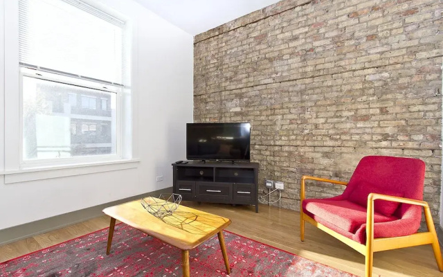 photo 3 of Stunning 2BR in Wrigleyville by Sonder