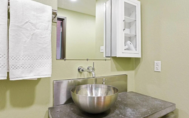 photo 3 of Stunning 2br/2ba Industrial Apt in Nola by Domio