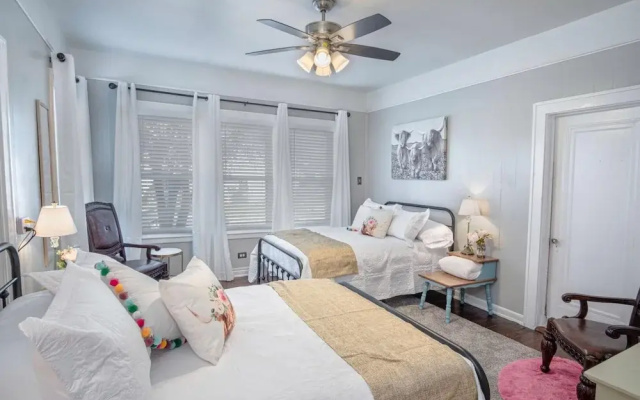 photo 2 of Stunning 3 BR Home Near DT Alamodome - Riverwalk