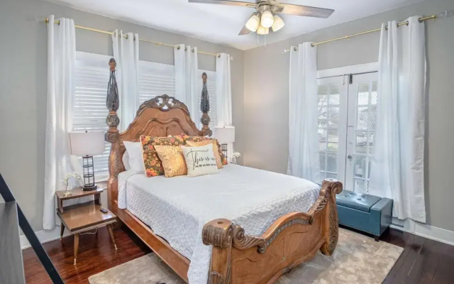 photo 4 of Stunning 3 BR Home Near DT Alamodome - Riverwalk