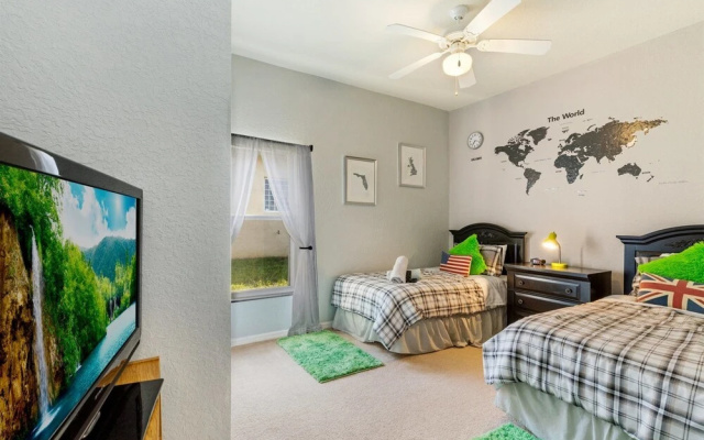 photo 2 of Stunning 4 Bed Pool Villa Located Just Minutes From the Orlando Area Attractions - 405