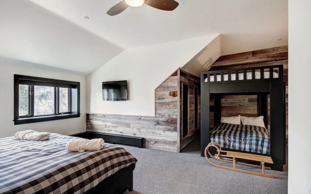 photo 2 of Stunning 4 Bedroom Condo Snowcloud Base Of Bachelor Gulch Condo by RedAwning