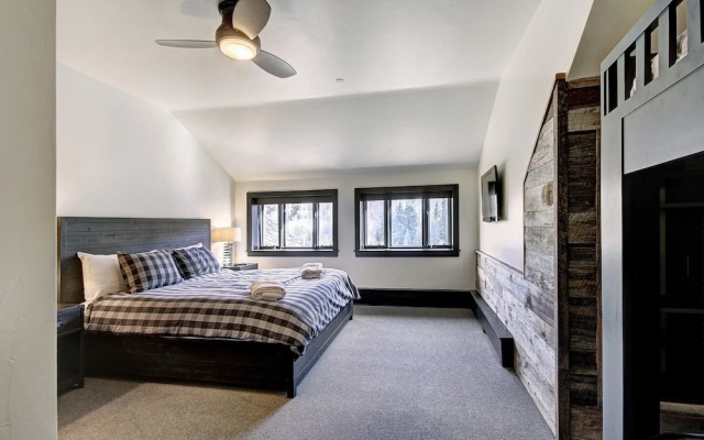 photo 5 of Stunning 4 Bedroom Condo Snowcloud Base Of Bachelor Gulch Condo by RedAwning