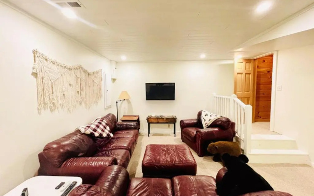 photo 2 of Stunning 4BR 3BA Cabin - Lakes, Hot Tub, Fireplace