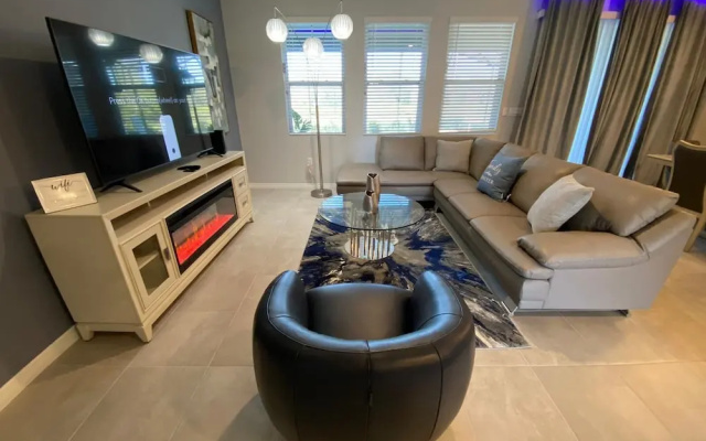 photo 2 of Stunning 5Bd w Pool Close to Disney Solterra 7829