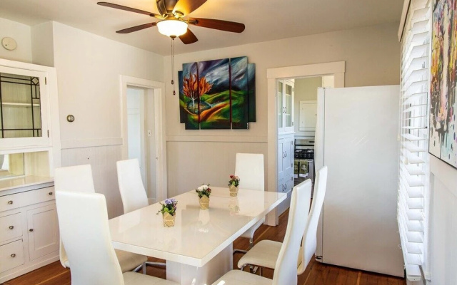 photo 2 of Stunning Alameda One Bedroom