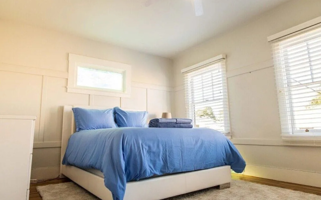 photo 3 of Stunning Alameda One Bedroom
