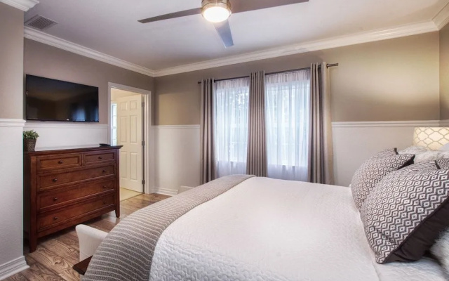 photo 5 of Stunning - All New Decor Nov 2015 - 3 Br condo by RedAwning