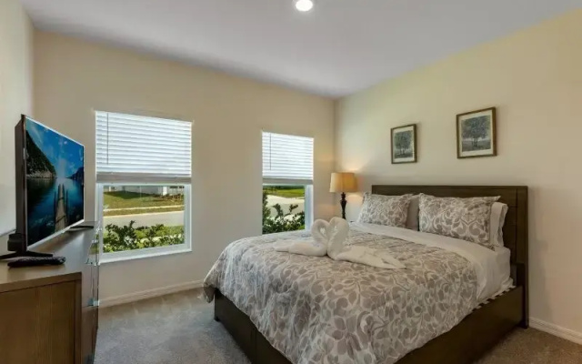 photo 5 of Stunning And Spacious 5 Bedroom Villa Near Disney, Davenport, US