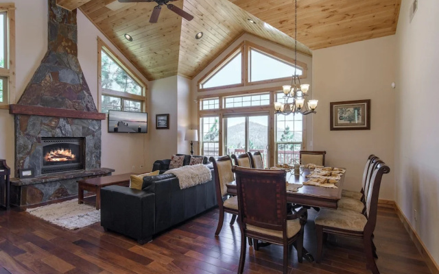 photo 2 of Stunning and Spacious in Truckee by RedAwning
