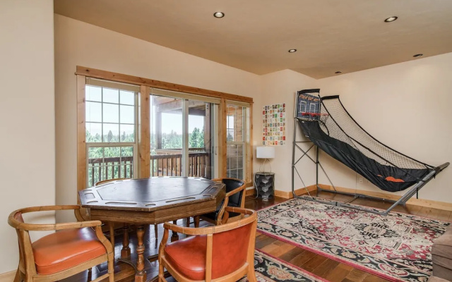 photo 3 of Stunning and Spacious in Truckee by RedAwning