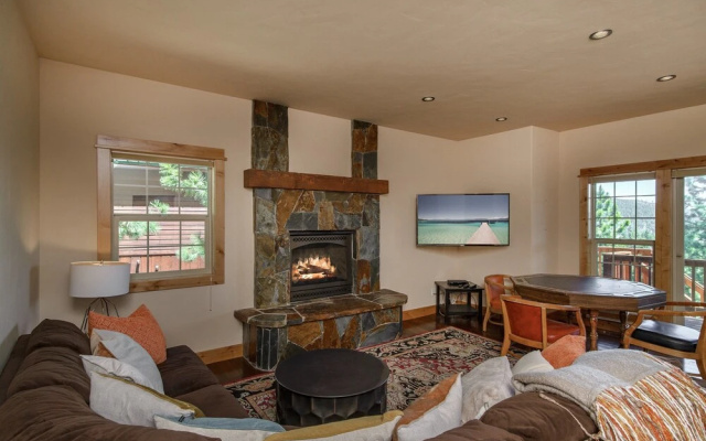 photo 4 of Stunning and Spacious in Truckee by RedAwning