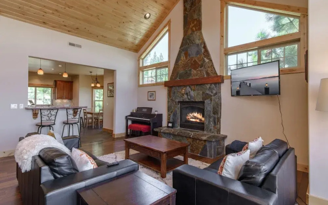 photo 5 of Stunning and Spacious in Truckee by RedAwning