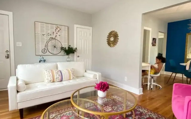 photo 2 of Stunning Apartment Near Palmer Park Free Parking