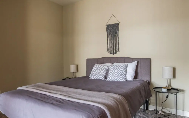 photo 5 of FRONTDESK Minneapolis Grand Apts Downtown