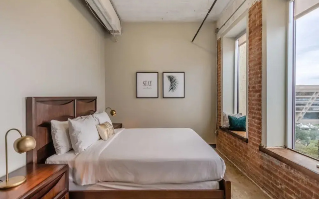 photo 3 of Stunning Bright & Airy Space w/ Amazing Views!