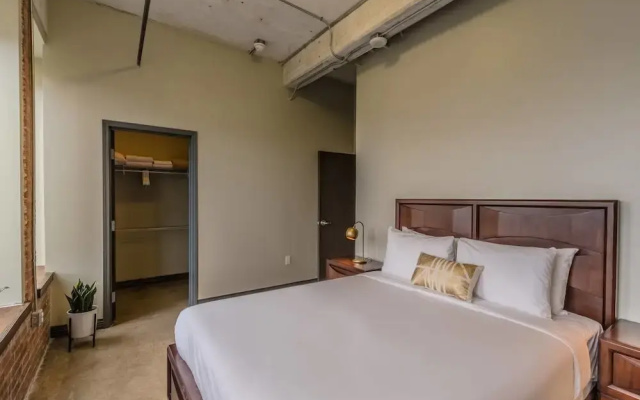 photo 4 of Stunning Bright & Airy Space w/ Amazing Views!