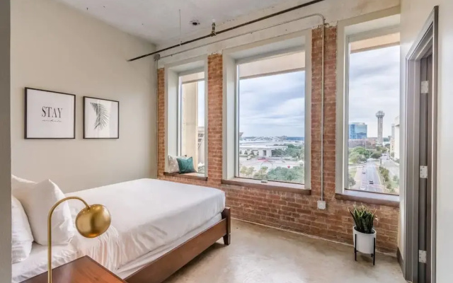 photo 5 of Stunning Bright & Airy Space w/ Amazing Views!