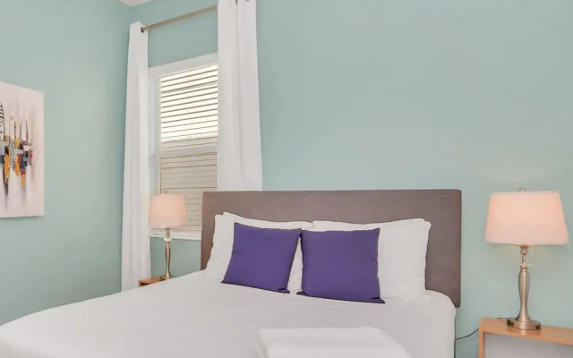 photo 2 of Stunning Bright Family Home Sleeps 25 Bl102