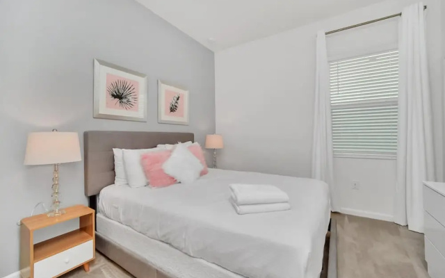 photo 4 of Stunning Bright Family Home Sleeps 25 Bl102