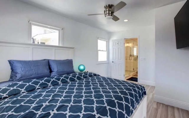 photo 5 of B4 Stunning Contemporary Beach Home With AC and Private Deck