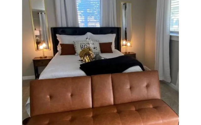 photo 3 of Stunning Cozy Downtown Guesthouse