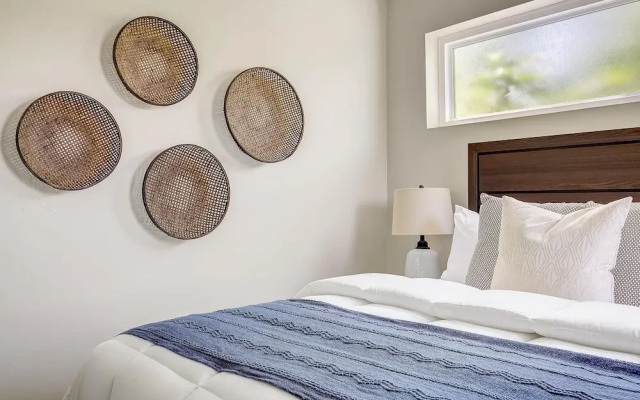 photo 5 of Stunning Guesthouse - Walk Everywhere! Sleeps 6!