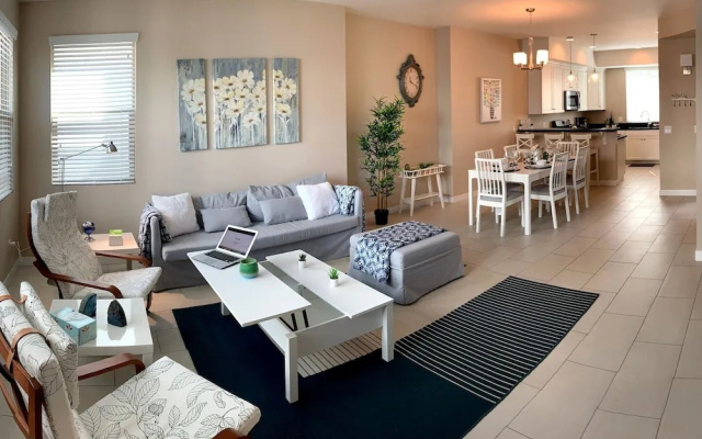 photo 4 of Stunning Home With Access To Pool & Great Location