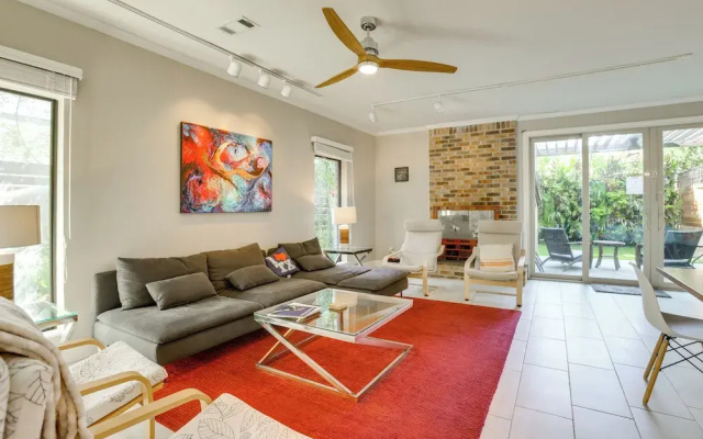 photo 3 of Near Nrg! Cozy + Private Houston Home w/ Garden