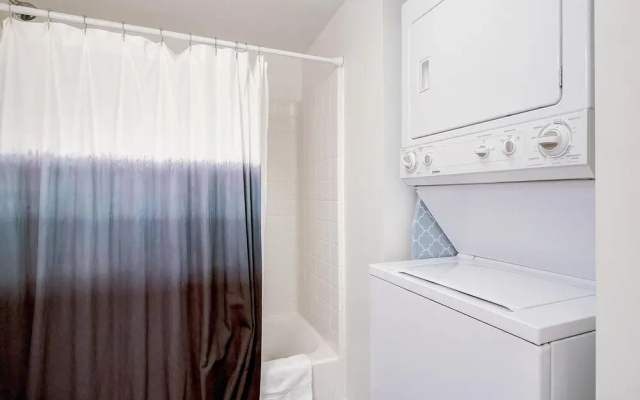 photo 3 of Stunning Modern Home, Prime Location Sleeps 15