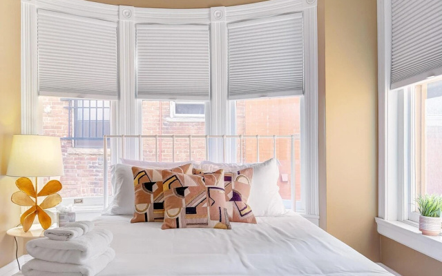 photo 5 of Stunning Modern Home, Prime Location Sleeps 15