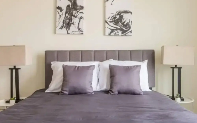 photo 3 of Stunning Nulu 1BR Cozysuites 06