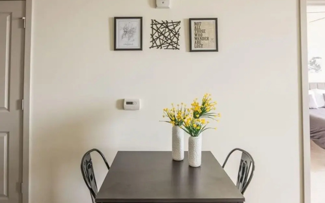photo 5 of Stunning Nulu 1BR Cozysuites 06