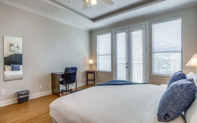photo 4 of Stunning Oak Lawn Townhouse Close to everything