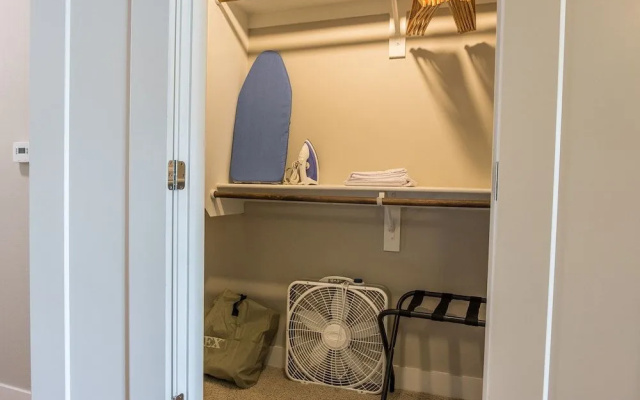 photo 4 of FRONTDESK Old Town Apts Scottsdale
